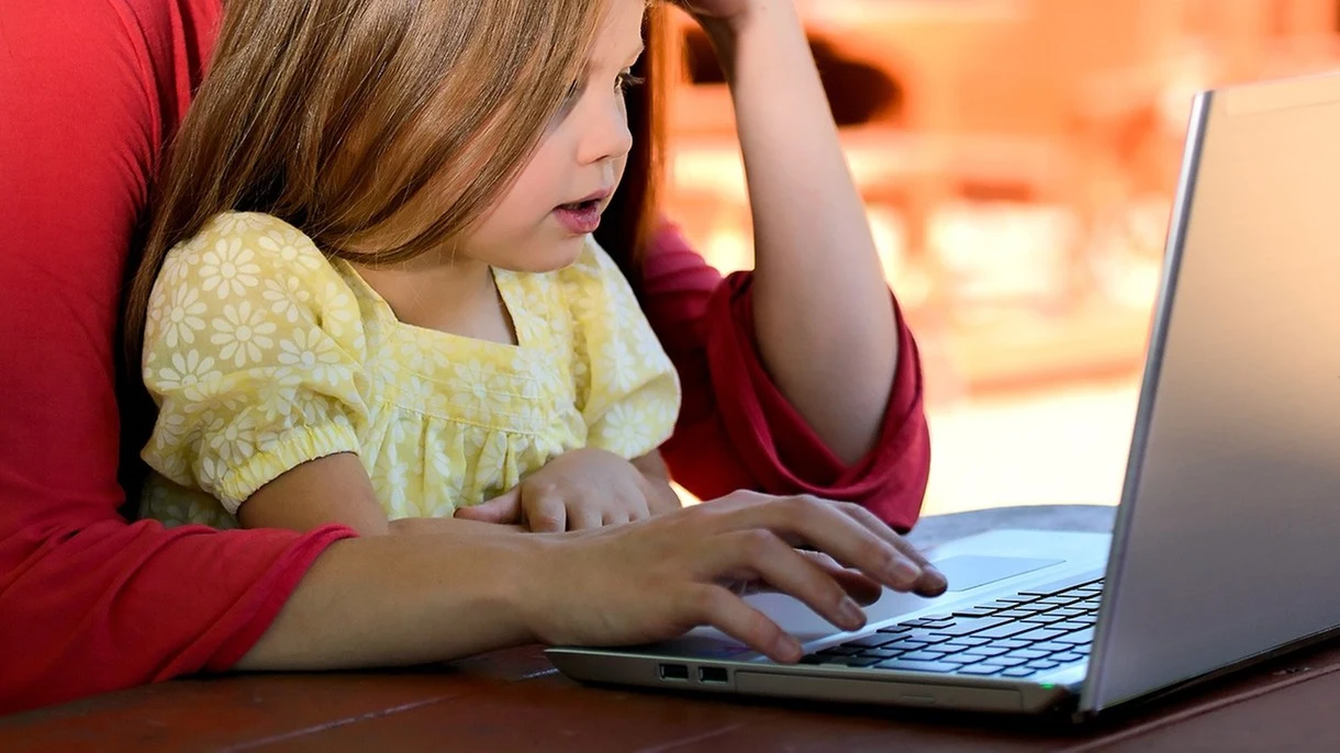 YouTube dobrowolnie zapłaci nawet 200 milionów dolarów kary za „dzieci” YouTube dobrowolnie zapłaci nawet 200 milionów dolarów kary za „dzieci”