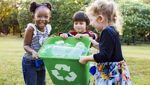 Alarmujący poziom plastiku w organizmach dzieci, szczególnie tych… najbiedniejszych