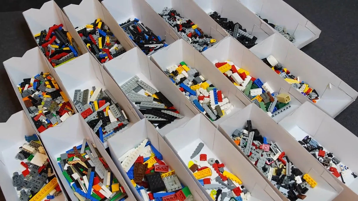 Oto uniwersalna maszyna do sortowania Lego z ponad 10 tysięcy… klocków Lego Oto uniwersalna maszyna do sortowania Lego z ponad 10 tysięcy… klocków Lego