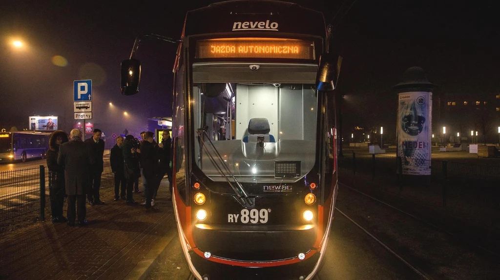 Tak wyglądał pierwszy w Polsce przejazd autonomicznego tramwaju od NEWAGu