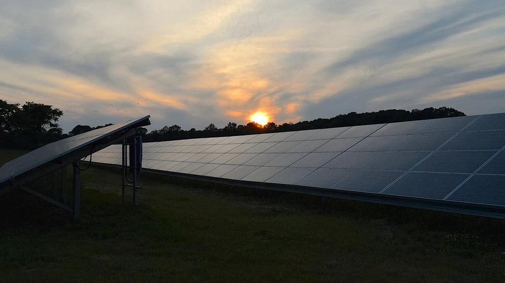 Panele anty-solarne, czyli nocna „alternatywa” dla energii słonecznej