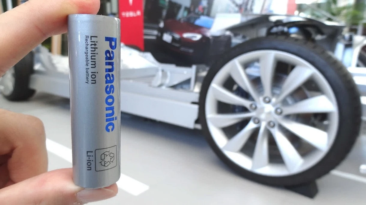 Tesla zatriumfuje nad konkurencją nowymi, pojemnymi i wydajnymi akumulatorami Tesla zatriumfuje nad konkurencją nowymi, pojemnymi i wydajnymi akumulatorami