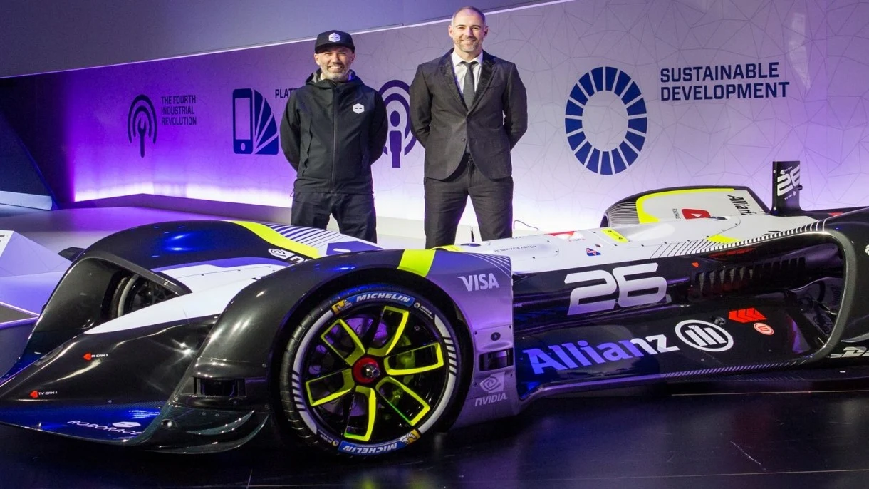 Roborace bije rekord i staje się najszybszym pojazdem autonomicznym świata (film) Roborace bije rekord i staje się najszybszym pojazdem autonomicznym świata (film)