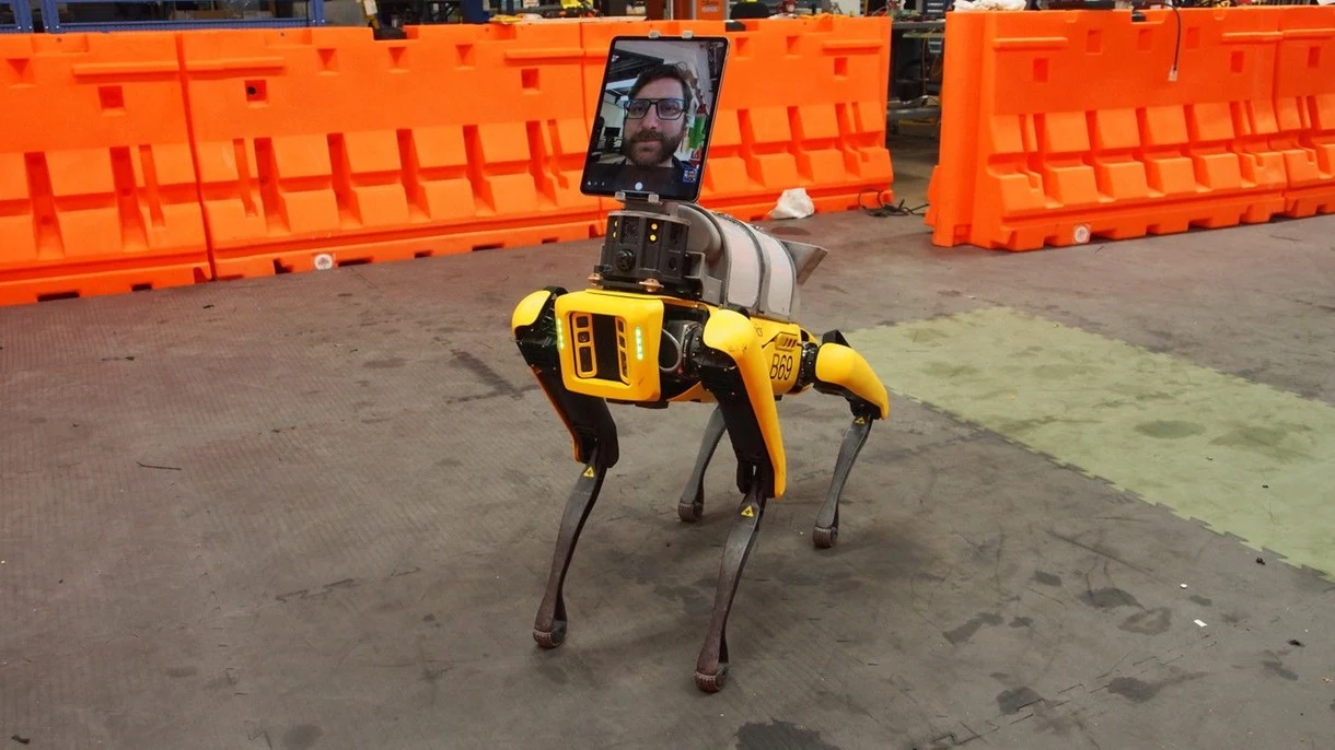 Roboty SpotMini od Boston Dynamics pomagają w walce z pandemią CoVID-19 w USA Roboty SpotMini od Boston Dynamics pomagają w walce z pandemią CoVID-19 w USA