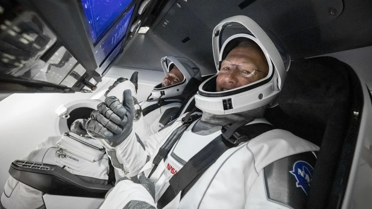 NASA ogłosiła datę powrotu za Ziemię astronautów SpaceX kapsułą Dragon-2 NASA ogłosiła datę powrotu za Ziemię astronautów SpaceX kapsułą Dragon-2