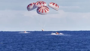 Astronauci SpaceX bezpiecznie powrócili na Ziemię. Zobacz moment lądowania [FILM]