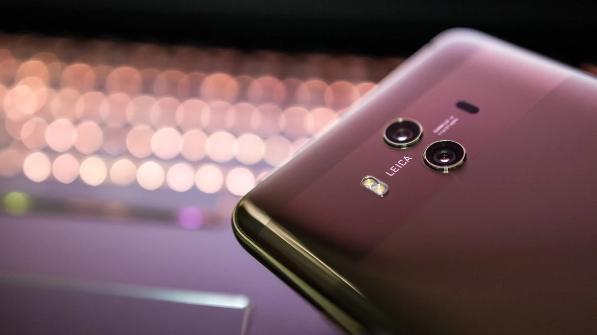 Kolejne kłopoty Huawei. Amerykański rząd odcina firmę od kolejnych dostawców Kolejne kłopoty Huawei. Amerykański rząd odcina firmę od kolejnych dostawców