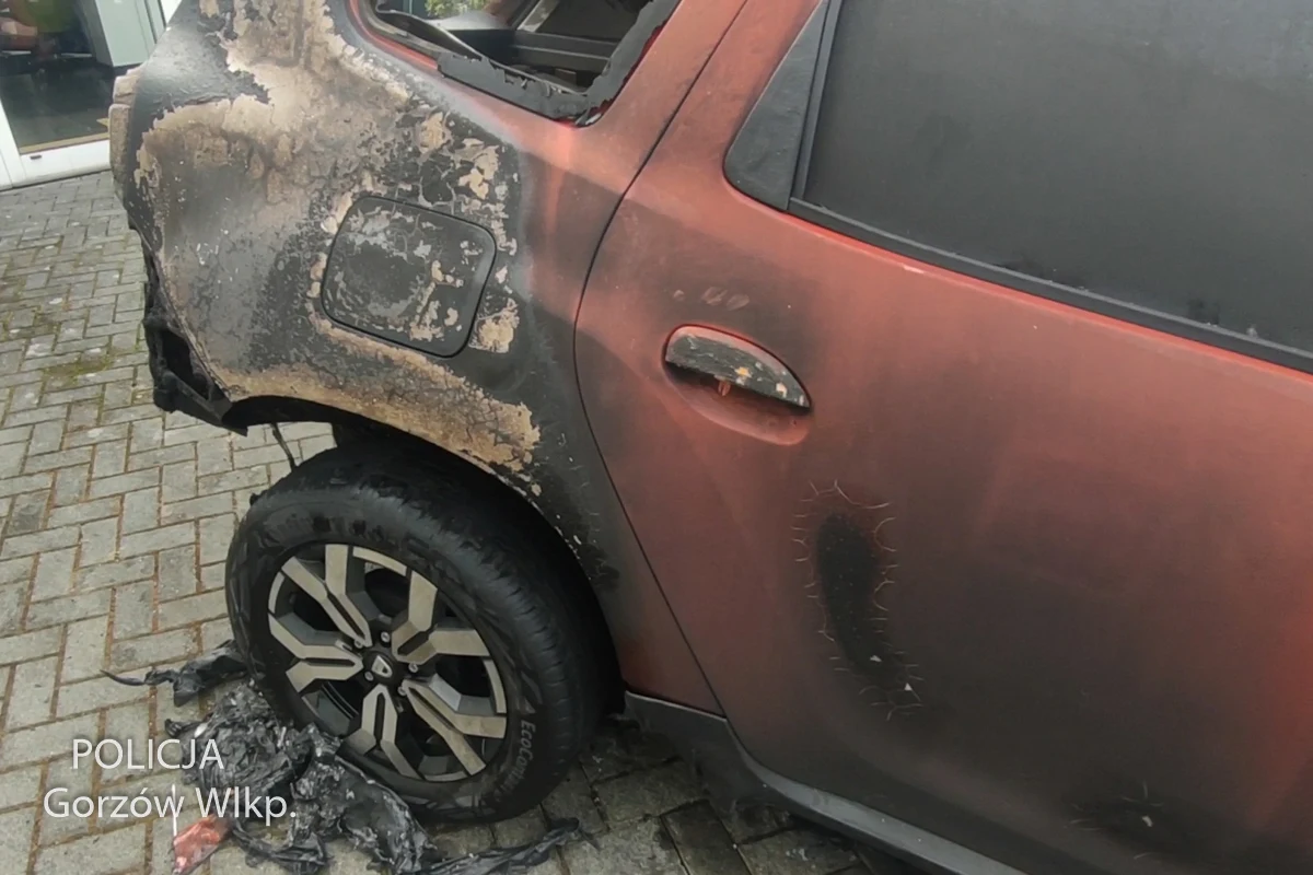 Spalona Dacia Duster