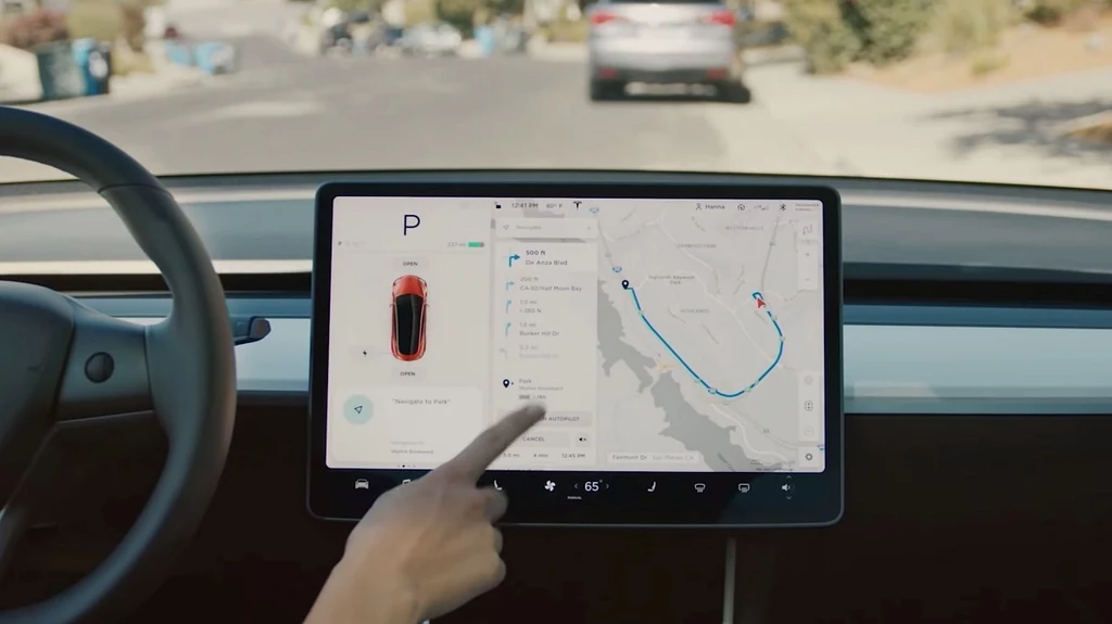 Tesle właśnie stają się w pełni autonomiczne. Przyszłość jest już dziś [FILM]