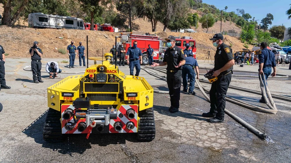 Straż pożarna z Los Angeles zatrudniła właśnie pierwszego robota-strażaka Straż pożarna z Los Angeles zatrudniła właśnie pierwszego robota-strażaka