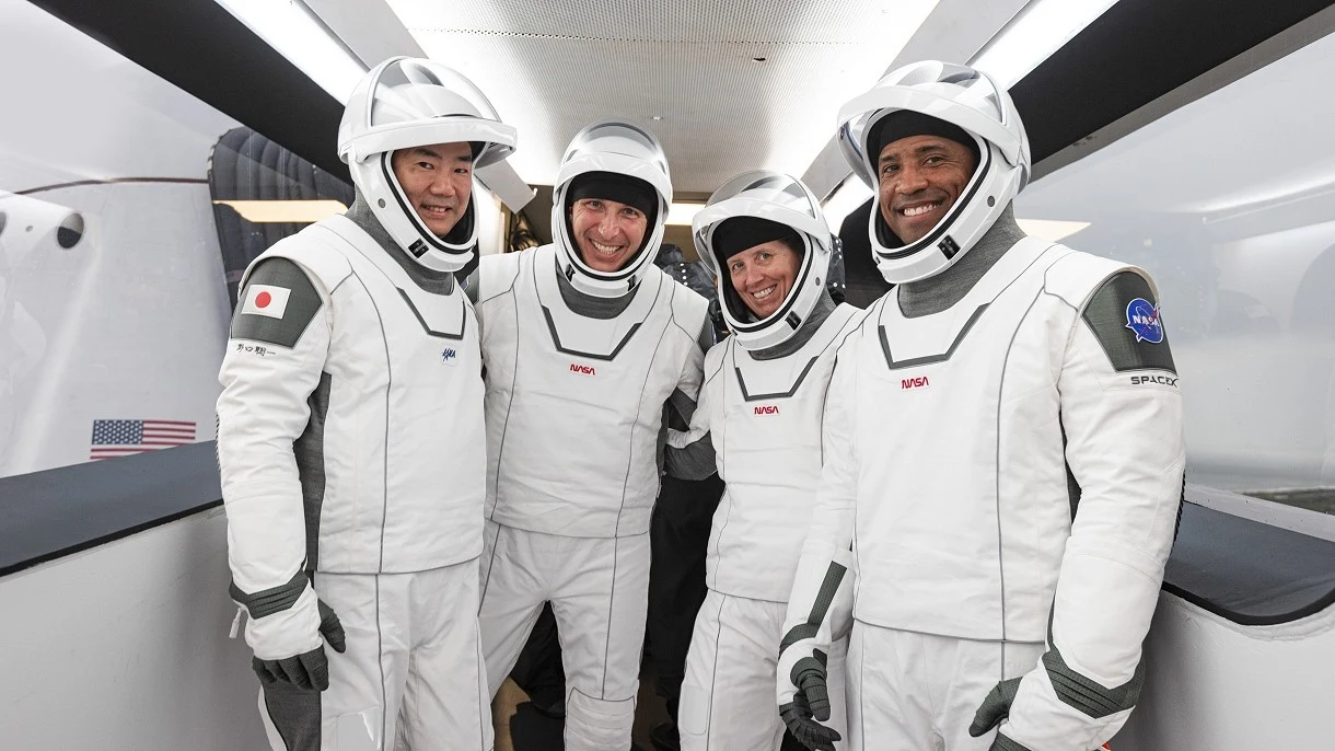Kapsuła Dragon-2 zabrała na orbitę czworo astronautów. To historyczne wydarzenie Kapsuła Dragon-2 zabrała na orbitę czworo astronautów. To historyczne wydarzenie