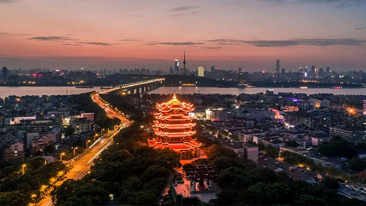 Wuhan zaprasza turystów. Metropolia już dawno zapomniała o pandemii Wuhan zaprasza turystów. Metropolia już dawno zapomniała o pandemii
