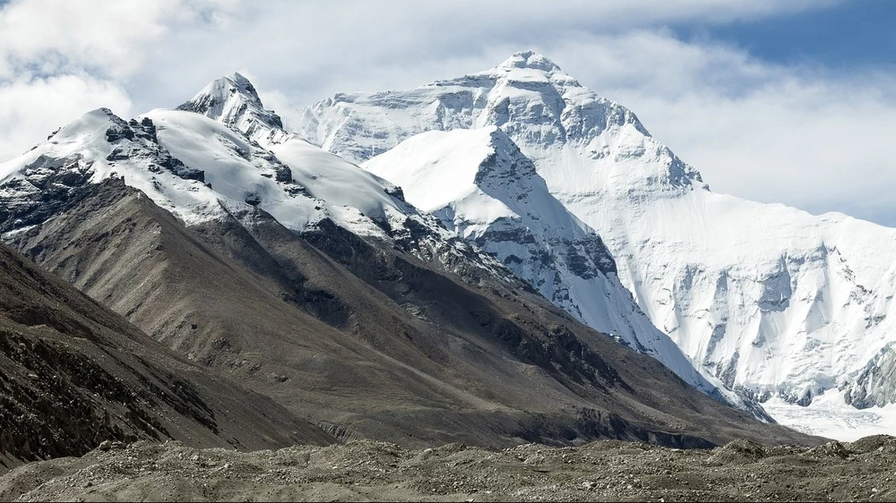 Mikroplastik jest wszędzie. Teraz odkryto go nawet u szczytu Mount Everest