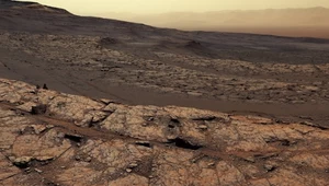 Koniecznie zobaczcie tę przepiękną panoramę marsjańskich gór wykonaną przez łazika Curiosity