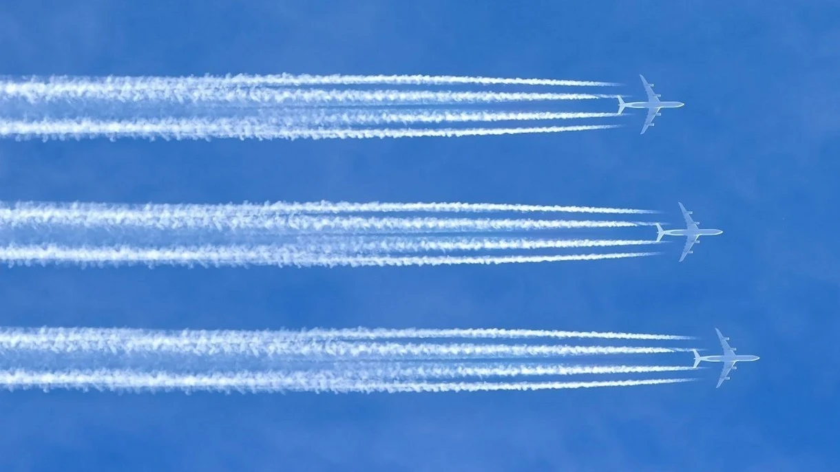 Bill Gates już w czerwcu rozpyli chemikalia w atmosferze przy pomocy tysięcy samolotów Bill Gates już w czerwcu rozpyli chemikalia w atmosferze przy pomocy tysięcy samolotów