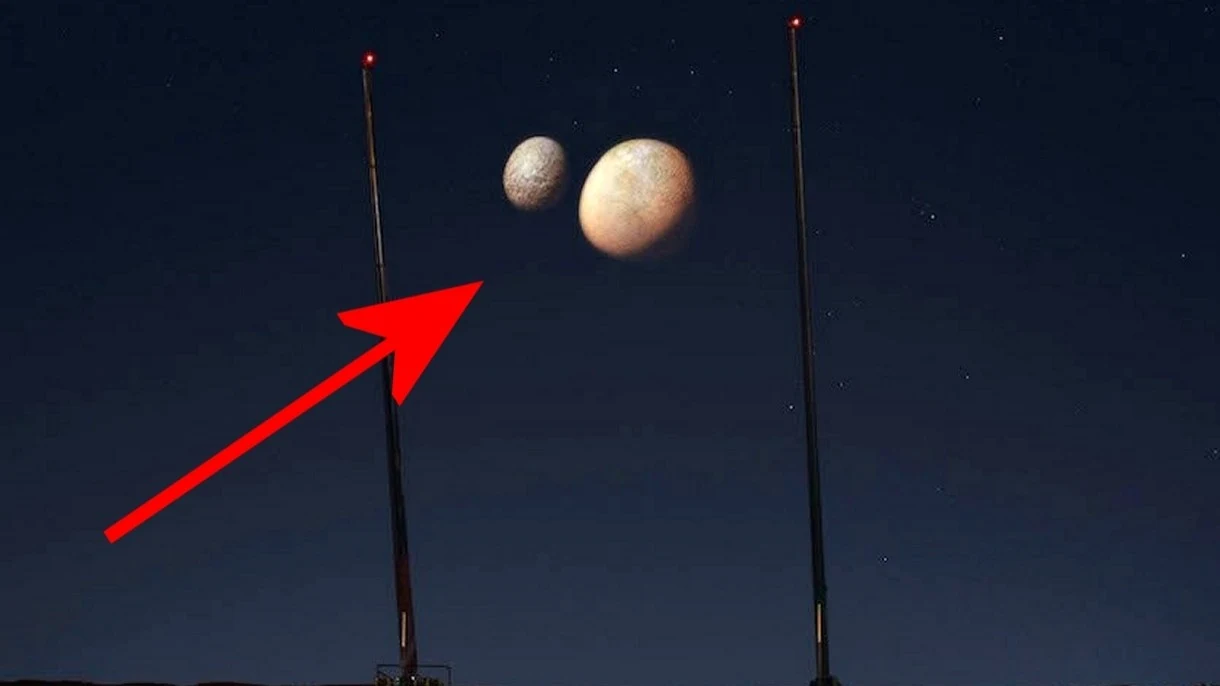 W Dubaju na nocnym niebie pojawiły się dwa księżyce Marsa. To testy projekcji Blue Beam? W Dubaju na nocnym niebie pojawiły się dwa księżyce Marsa. To testy projekcji Blue Beam?