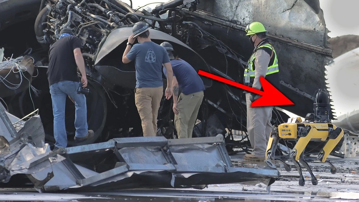 Robo-pies Spot pojawił się obok wraku prototypu SN10 statku Starship Robo-pies Spot pojawił się obok wraku prototypu SN10 statku Starship