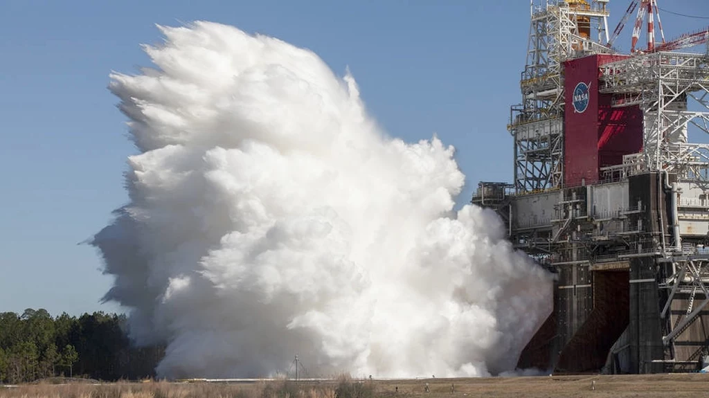 Zobacz najnowszy test potężnej rakiety NASA, która zabierze ludzi na Księżyc [FILM]