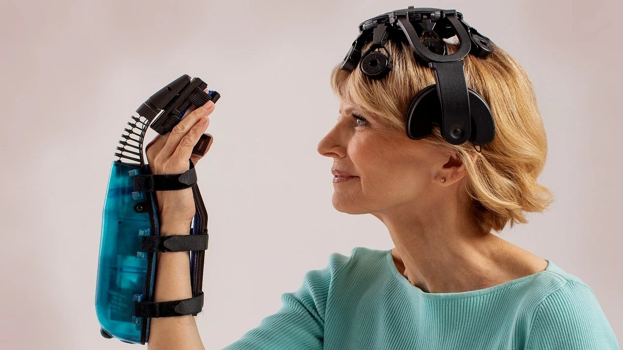 FDA zatwierdziło pierwszy interfejs mózg-komputer u pacjentów po udarach FDA zatwierdziło pierwszy interfejs mózg-komputer u pacjentów po udarach