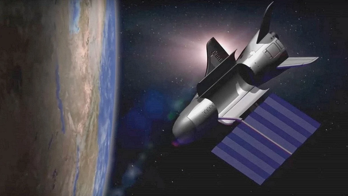 Tajny wahadłowiec X-37B przenosi broń jądrową. Rosja i Chiny nie mają z nim szans Tajny wahadłowiec X-37B przenosi broń jądrową. Rosja i Chiny nie mają z nim szans