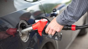 Od 1 stycznia do 30 czerwca 2023 r. paliwo na stacjach benzynowych zostanie zwolnione z akcyzy. Jednak powróci stawka VAT