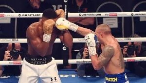 Anthony Joshua niespodziewanie przegrał z Aleksandrem Usykiem
