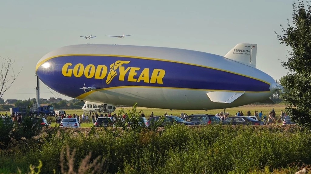 Potężny sterowiec nad Wrocławiem. Zobacz Goodyear Blimp na filmie i zdjęciach