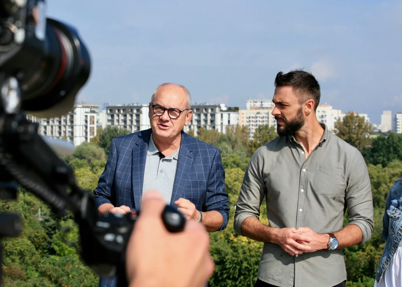 Michał Olszański (L) na planie programu "Kocham. Przepraszam. Dziękuję"
