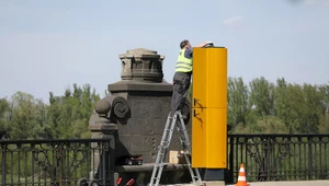 Postawione zabytkowym moście fotoradary wzbudziły olbrzymie kontrowersje. Mimo tego, będą pracować