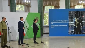 ​Dwóch ministrów patrzy na stosunek z krową