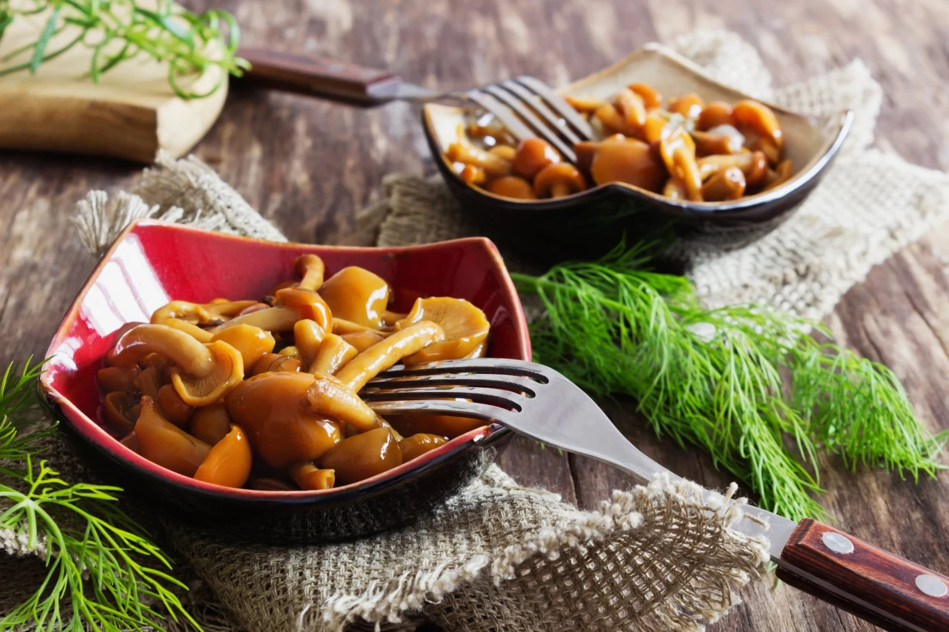 Opieńki marynowane mogą stanowić doskonałą przekąskę