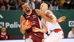 Dariusz Wyka z Legii w walce z Jonasem Zohorem ze Spójnii