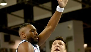 Nemanja Nenadić w akcji podkoszowej