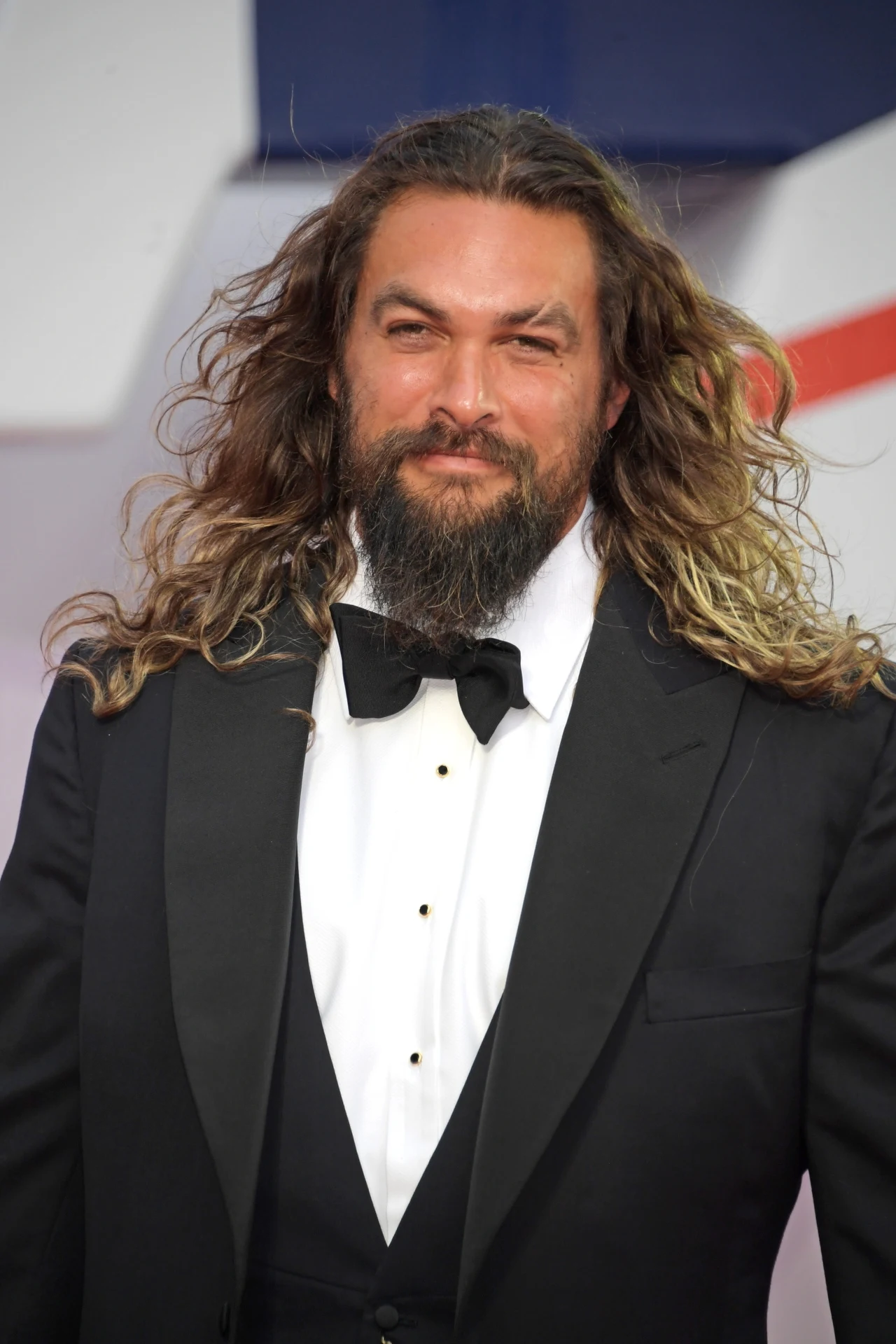Jason Momoa również zadał szyku na czerwonym dywanie Jason Momoa również zadał szyku na czerwonym dywanie