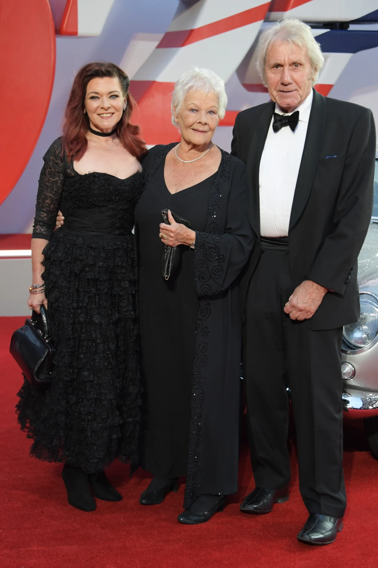 Finty Williams, Dame Judi Dench i David Mills również pojawili się w czarnych stylizacjach