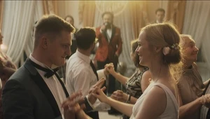 Przemysław Przestrzelski i Michalina Łabacz w scenie z filmu "Wesele"