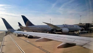 Maszyna United Airlines Boeing 787-8 Dreamliner na lotnisku Dulles Waszyngton