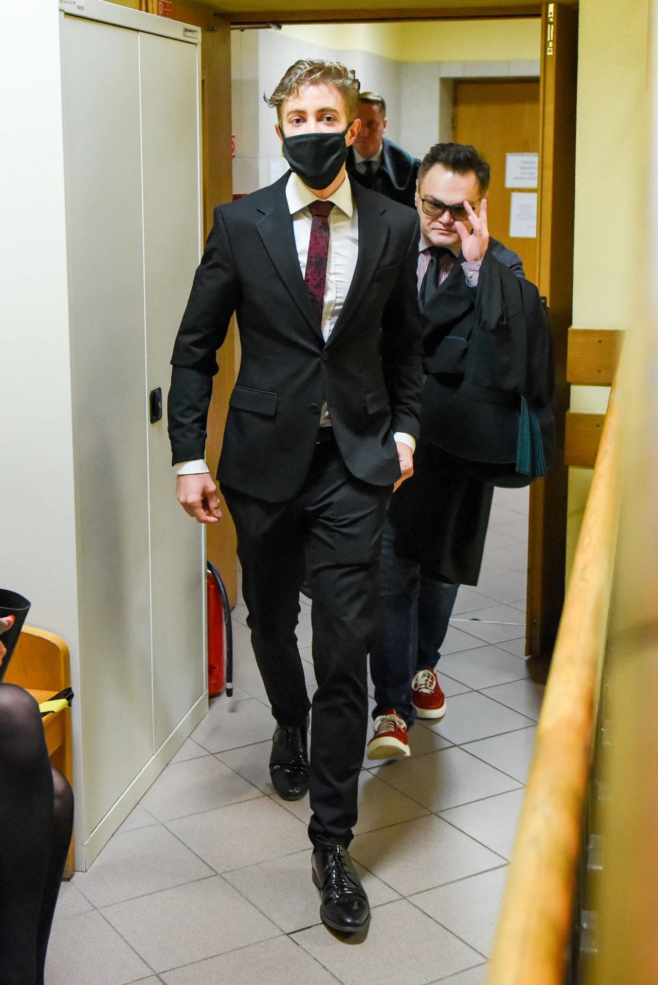 Piotr Kaszubski z adwokatem. 29 września 2021 roku, spotkanie przed pierwszą rozprawą