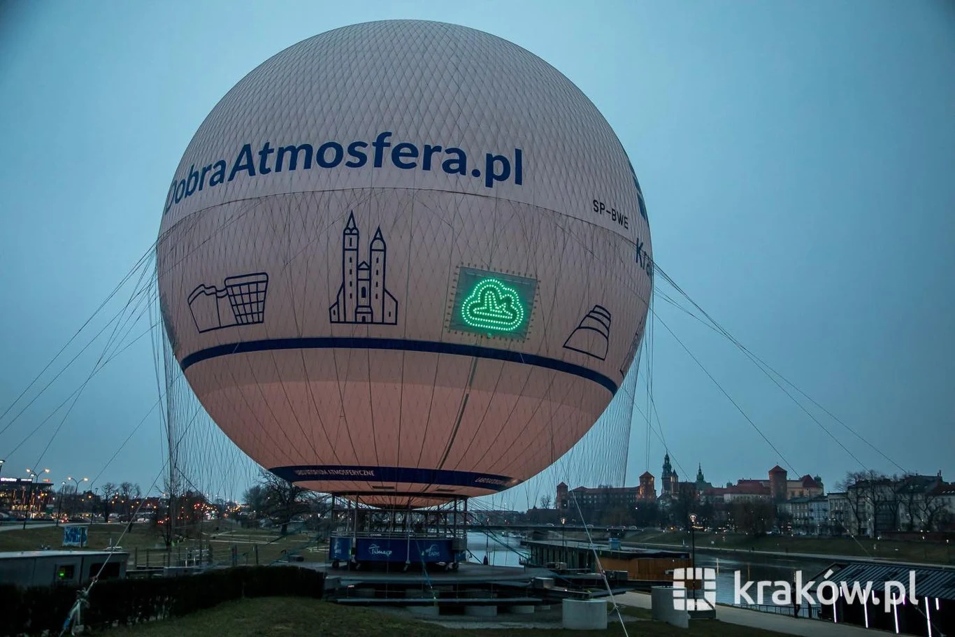 Balony mogą wzbijać się nawet na 280 m wysokości Balony mogą wzbijać się nawet na 280 m wysokości