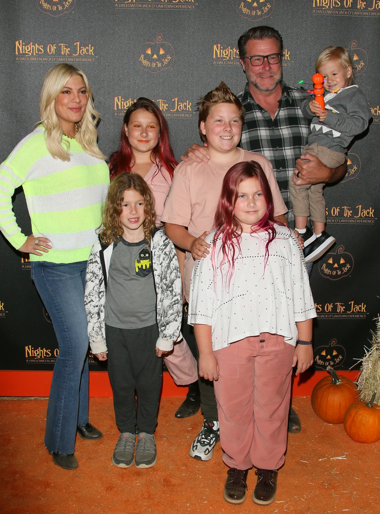Tori Spelling z rodziną Tori Spelling z rodziną