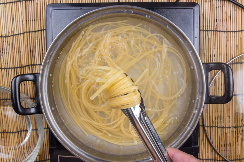 Gotowanie makaronu nie jest trudne, ale warto znać kilka zasad - wtedy wyjdzie smaczniejszy Gotowanie makaronu nie jest trudne, ale warto znać kilka zasad - wtedy wyjdzie smaczniejszy