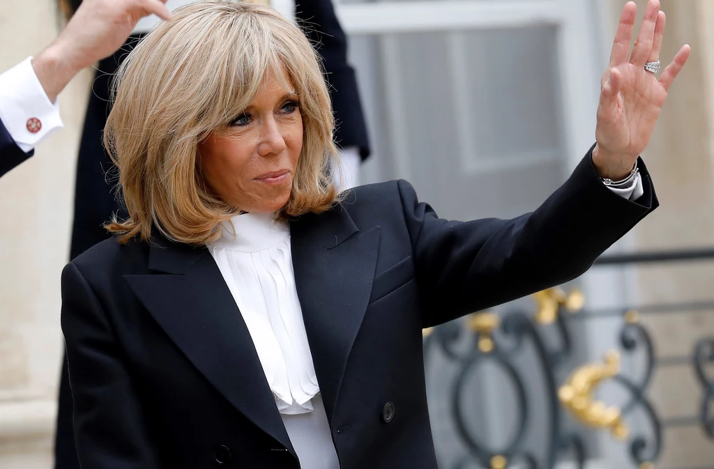 Brigitte Macron. Pierwsza dama nosi biżuterię. Chętniej srebrną niż złotą