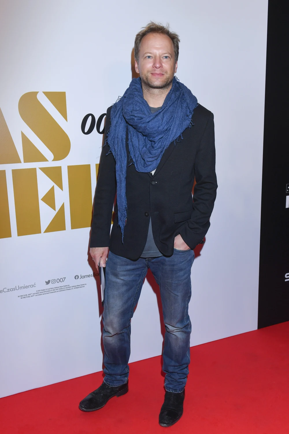 Maciej Stuhr na polskiej premierze filmu "Nie czas umierać"