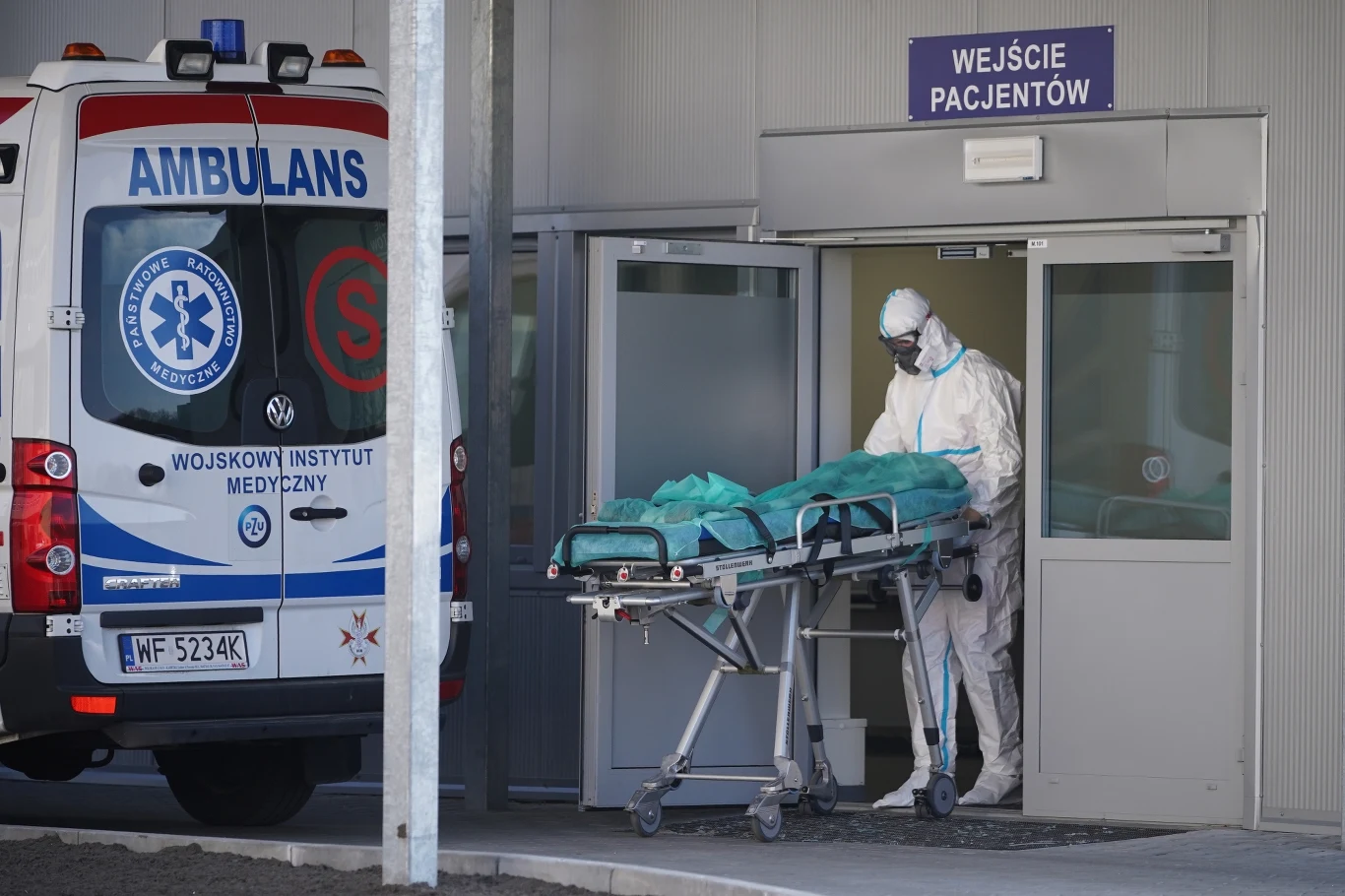 Drugi dzień z liczbą nowych zakażeń koronawirusem przekraczającą 1200 Drugi dzień z liczbą nowych zakażeń koronawirusem przekraczającą 1200