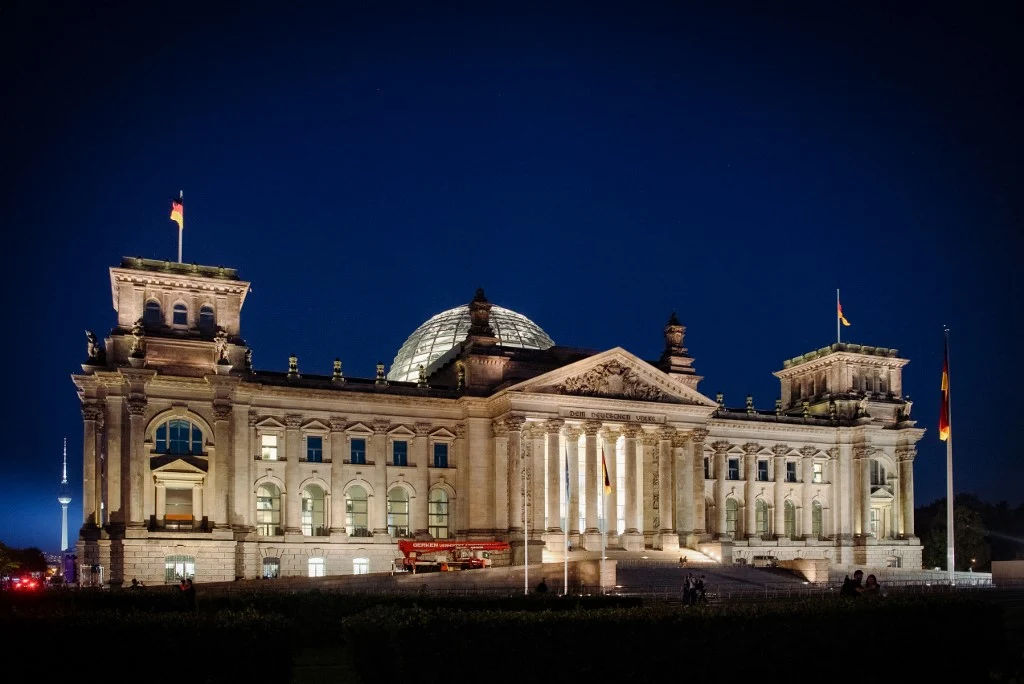 Na finiszu wyścigu do Bundestagu niemiecka Partia Lewicy (Die Linke) postuluje okrojenie majątków miliarderów. Na zdj. Bundestag Na finiszu wyścigu do Bundestagu niemiecka Partia Lewicy (Die Linke) postuluje okrojenie majątków miliarderów. Na zdj. Bundestag