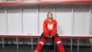 Ewelina Lisowska w szatni hokejowej reprezentacji kobiet