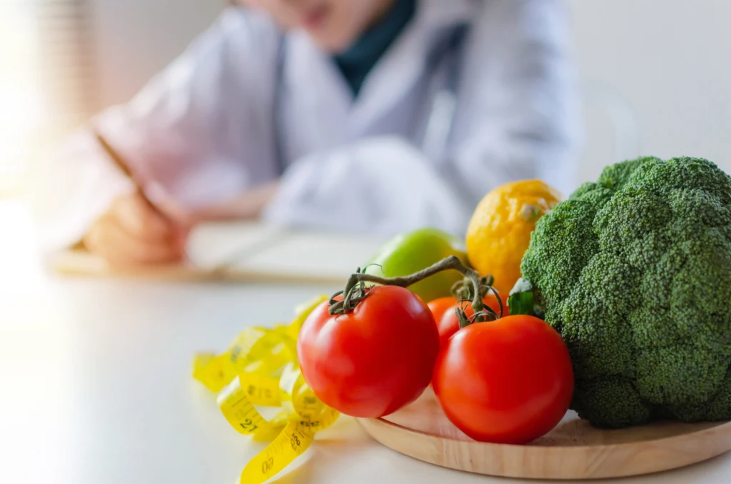 Dieta DASH to obok diety śródziemnomorskiej jedna z najzdrowszych diet na świecie. Jej głównym zadaniem jest leczenie i zapobieganie nadciśnieniu tętniczemu oraz innym chorobom układu krążenia. Ale lekarze polecają ją także w przypadku wysokiego cholesterolu, obrzęków, problemów z utrzymaniem prawidłowej wagi. Dieta DASH to obok diety śródziemnomorskiej jedna z najzdrowszych diet na świecie. Jej głównym zadaniem jest leczenie i zapobieganie nadciśnieniu tętniczemu oraz innym chorobom układu krążenia. Ale lekarze polecają ją także w przypadku wysokiego cholesterolu, obrzęków, problemów z utrzymaniem prawidłowej wagi.