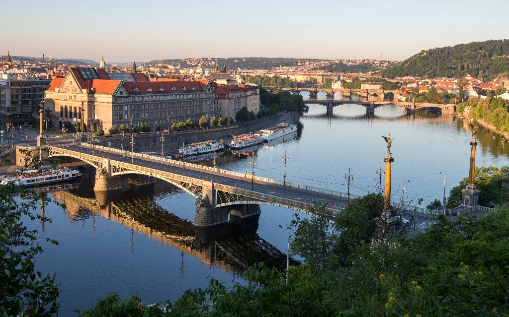 Wakacje w Pradze nie wiążą się ze zbyt wysokimi kosztami.