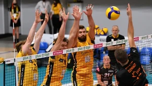 Beniaminek pokazał pazury, ale mistrz Polski popsuł święto rywali