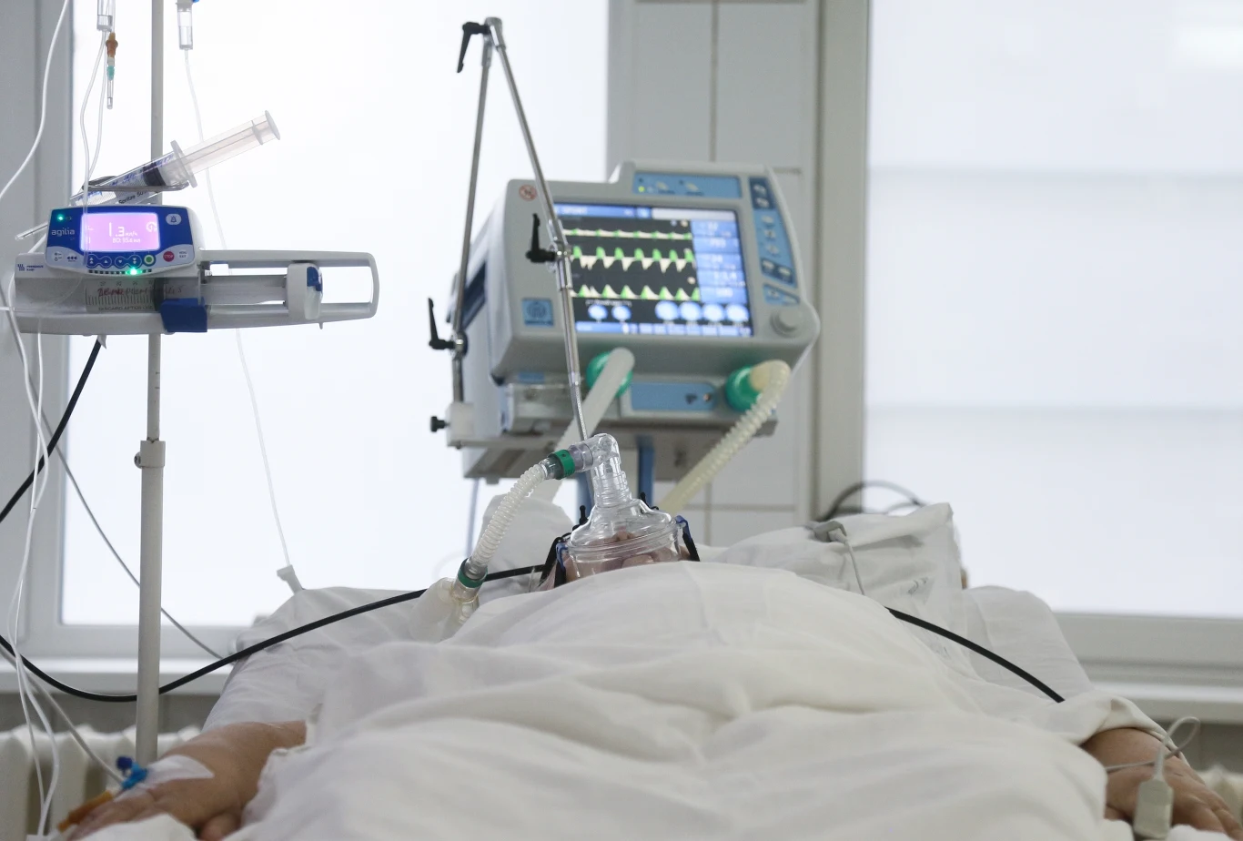 Prof. Horban nie przewiduje dużej liczby zakażeń na jesieni Prof. Horban nie przewiduje dużej liczby zakażeń na jesieni